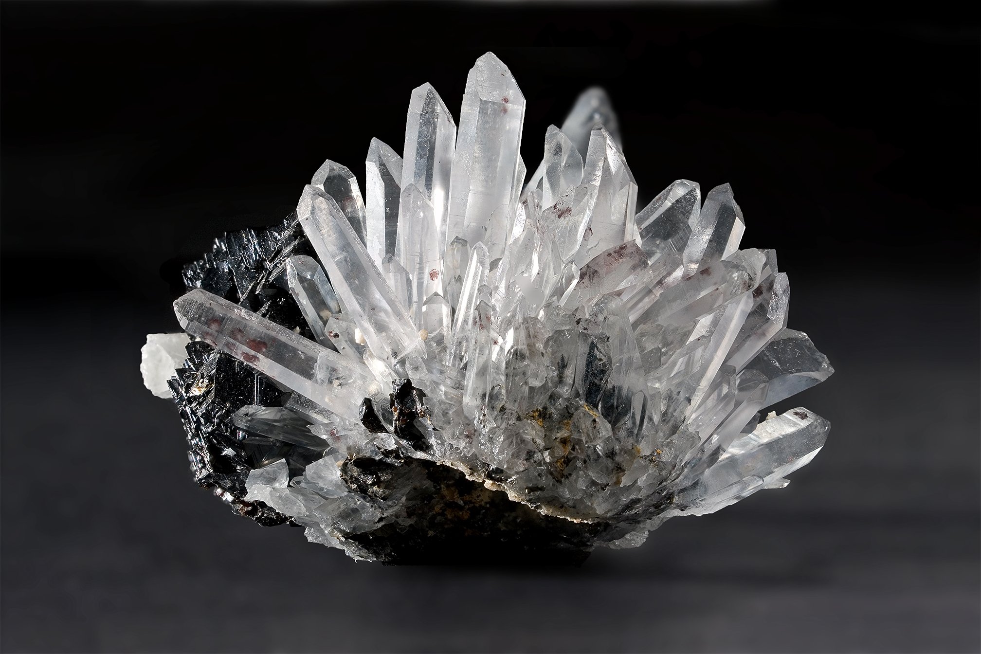 Quartz,_Sphalerite,_Pyrite,_Mangano_Calcite,_Rhodochrosite_1